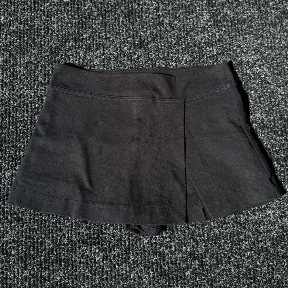 Forever 21 black knit skort